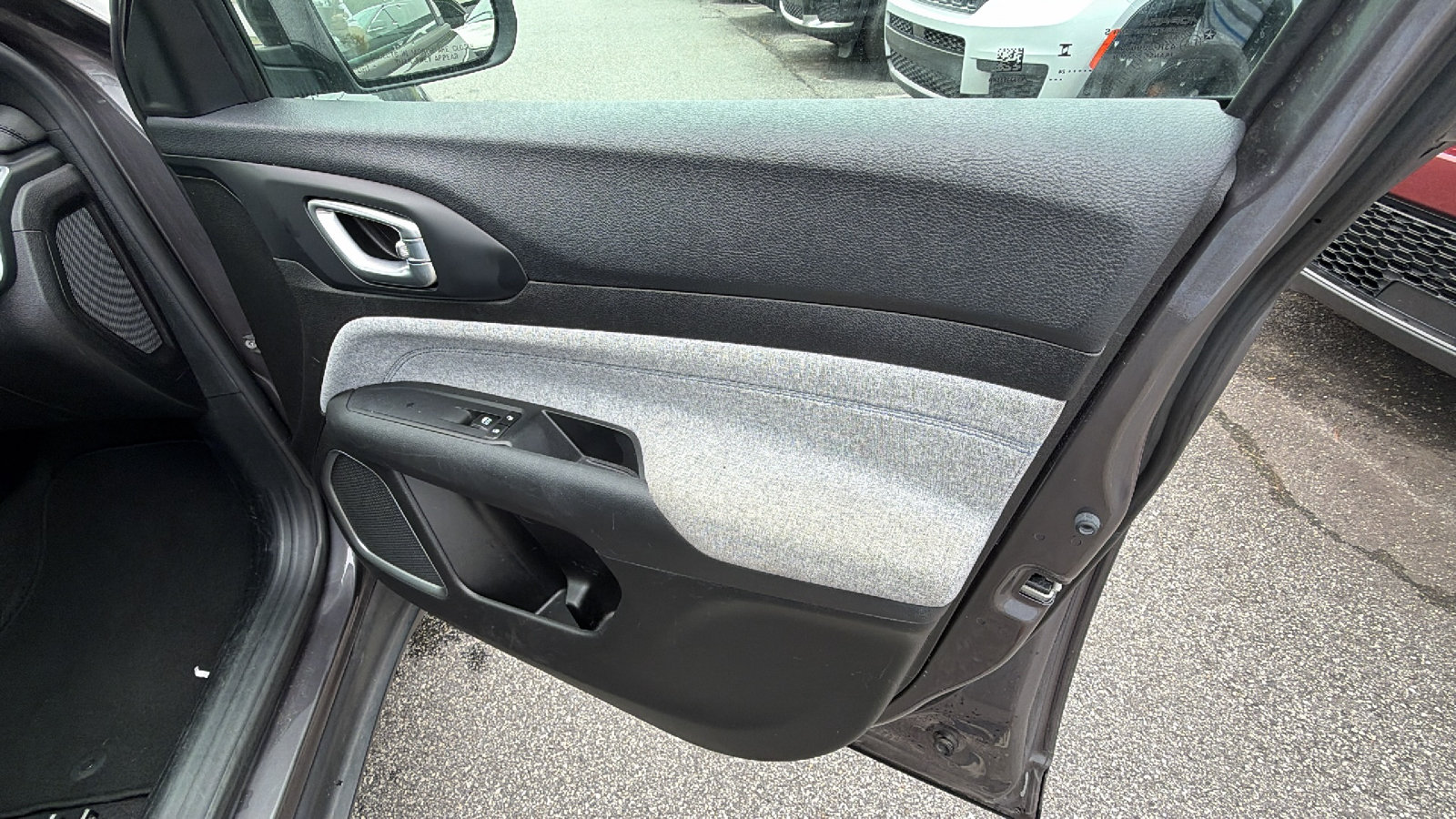 Used 2024 Jeep Compass Latitude AWD/4WD image 17