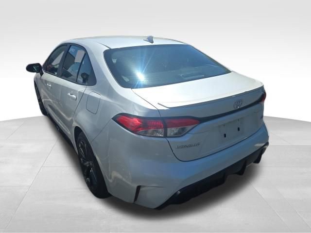 Used 2025 Toyota Corolla SE FWD image 3
