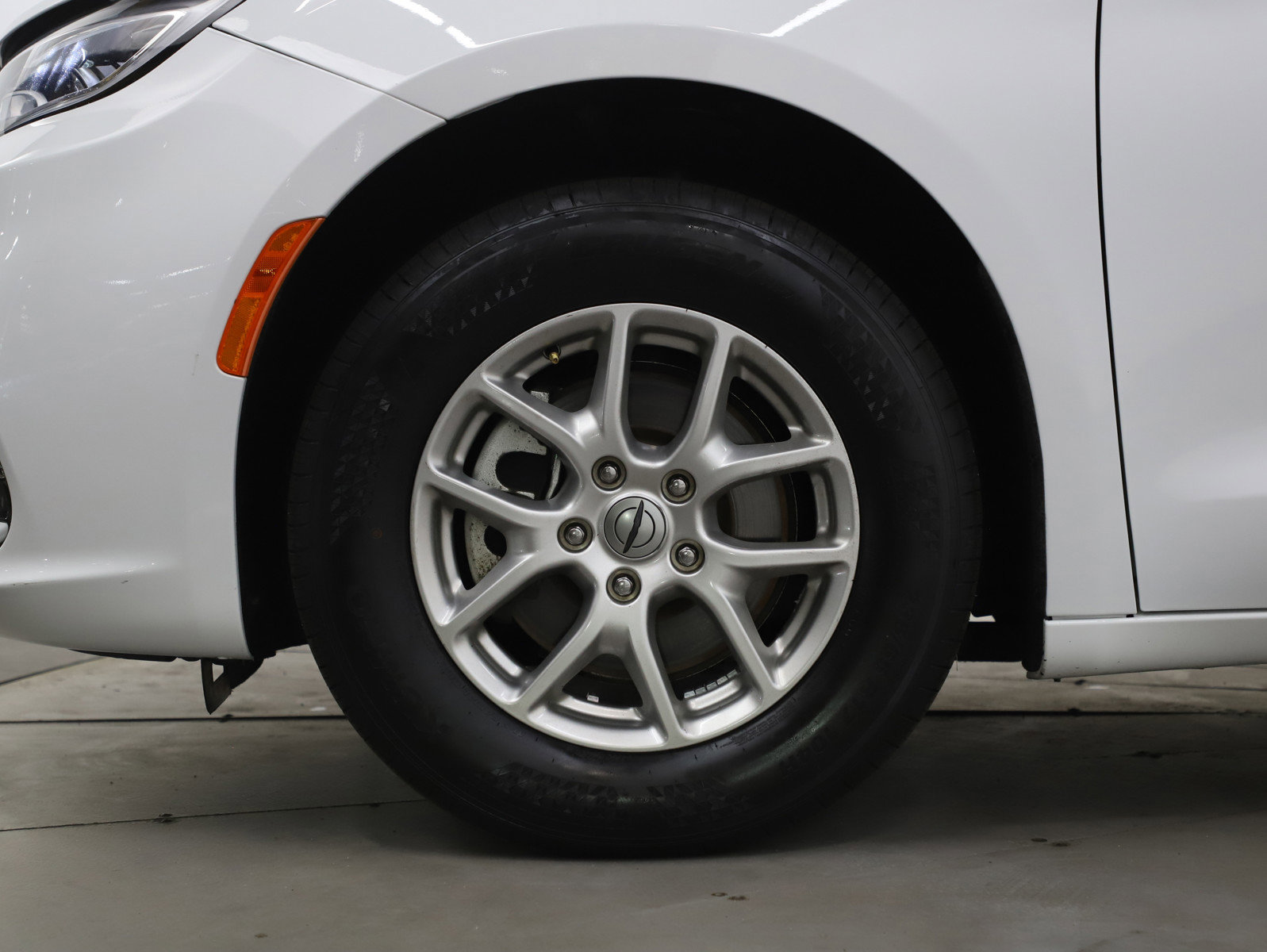 Used 2022 Chrysler Pacifica Touring-L image 32