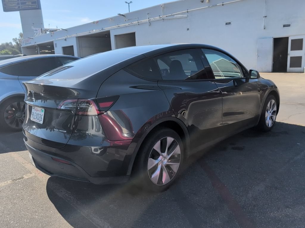 Used 2024 Tesla Model Y Long Range AWD/4WD image 5