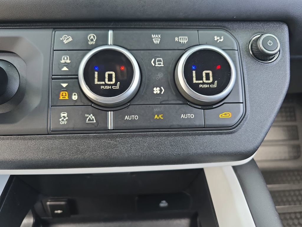 Used 2025 Land Rover Defender 110 S image 24