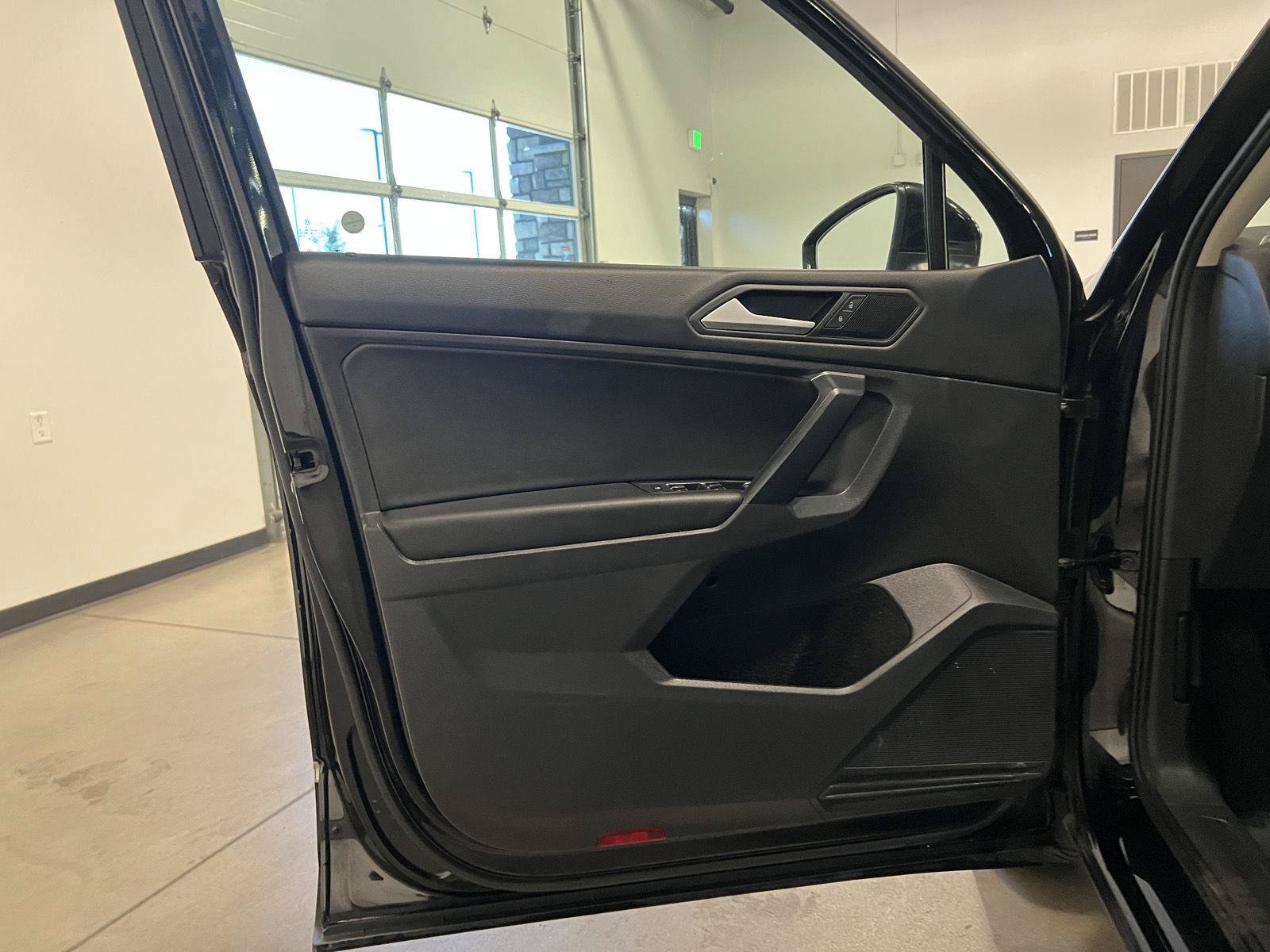 Used 2021 Volkswagen Tiguan SE FWD image 28