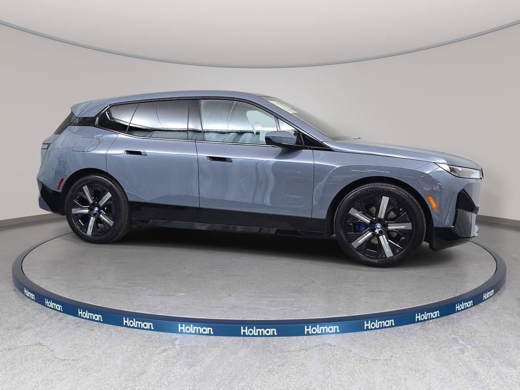 Used 2023 BMW iX xDrive50 w/ Premium Package image 4