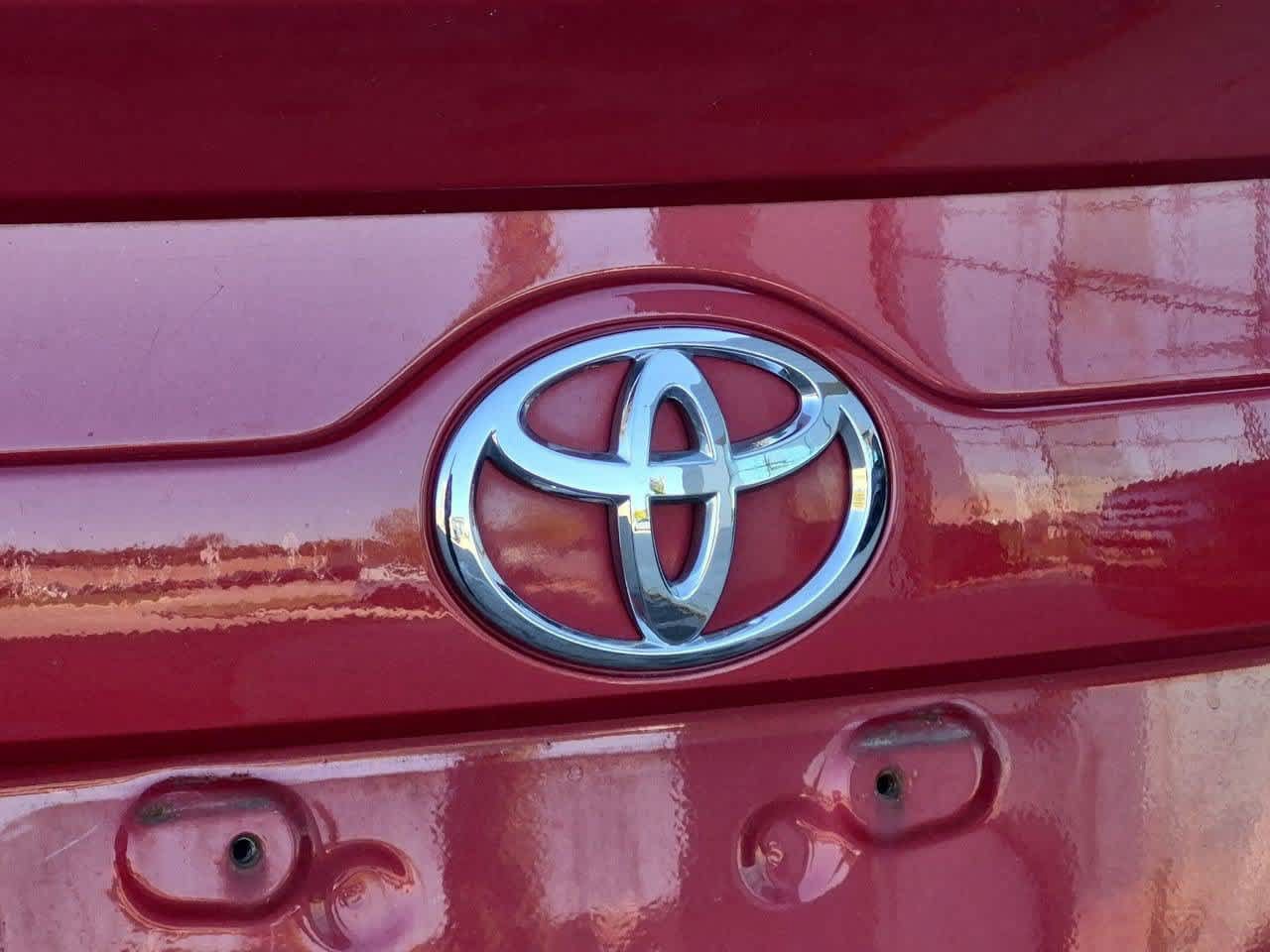 Used 2013 Toyota Camry SE FWD image 11