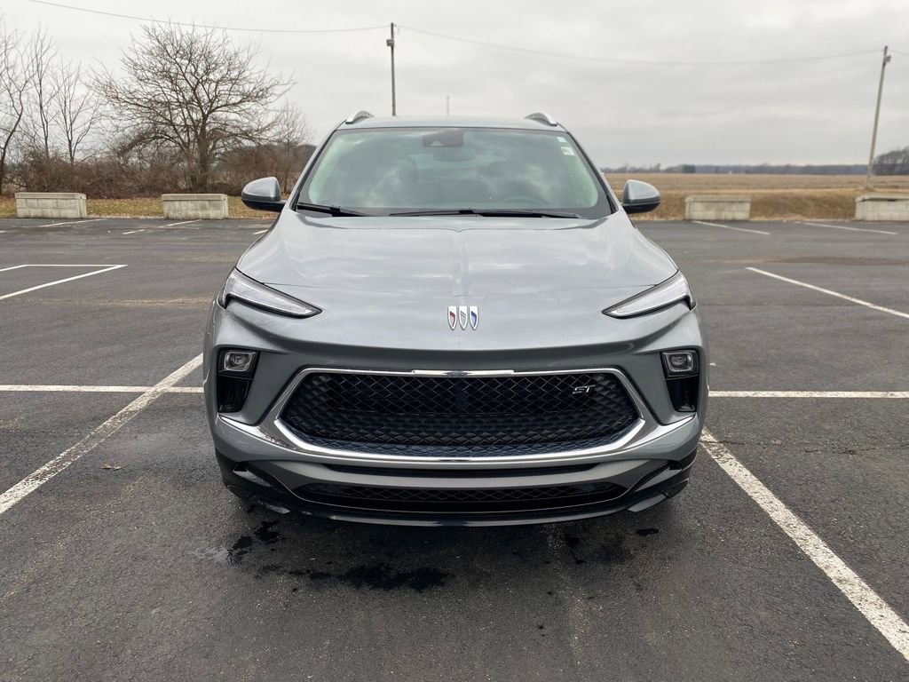 Used 2024 Buick Encore GX Sport Touring image 2