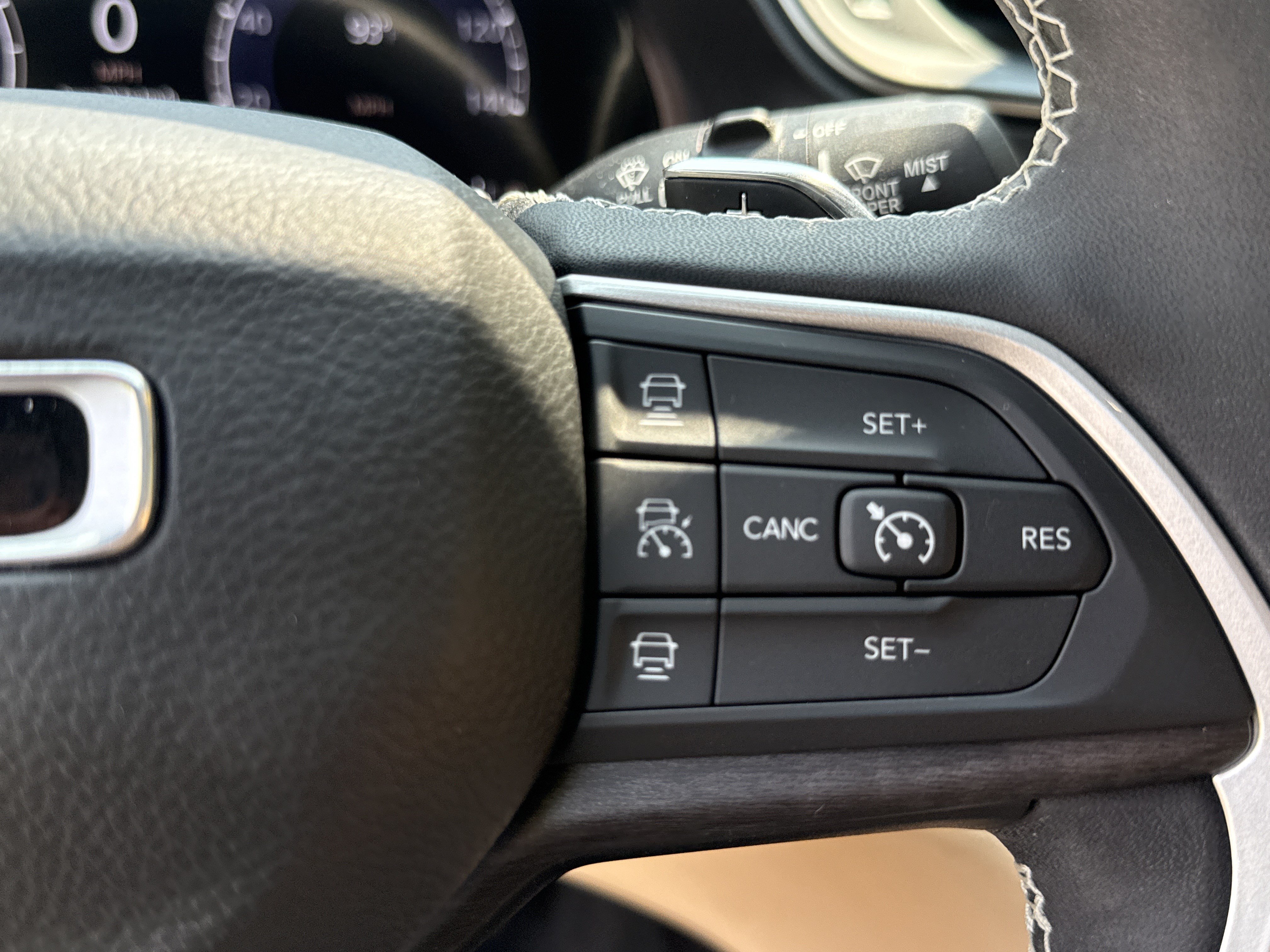 Used 2023 Jeep Grand Cherokee Limited w/ Luxury Tech Group II RWD image 25