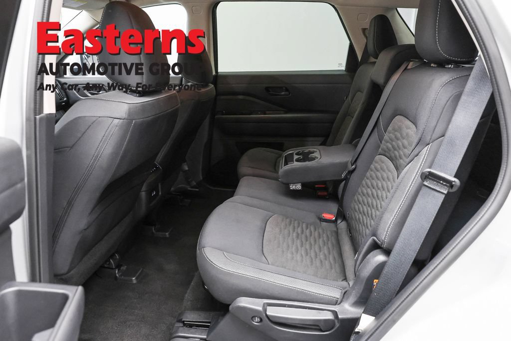 Used 2025 Nissan Pathfinder SV FWD image 23