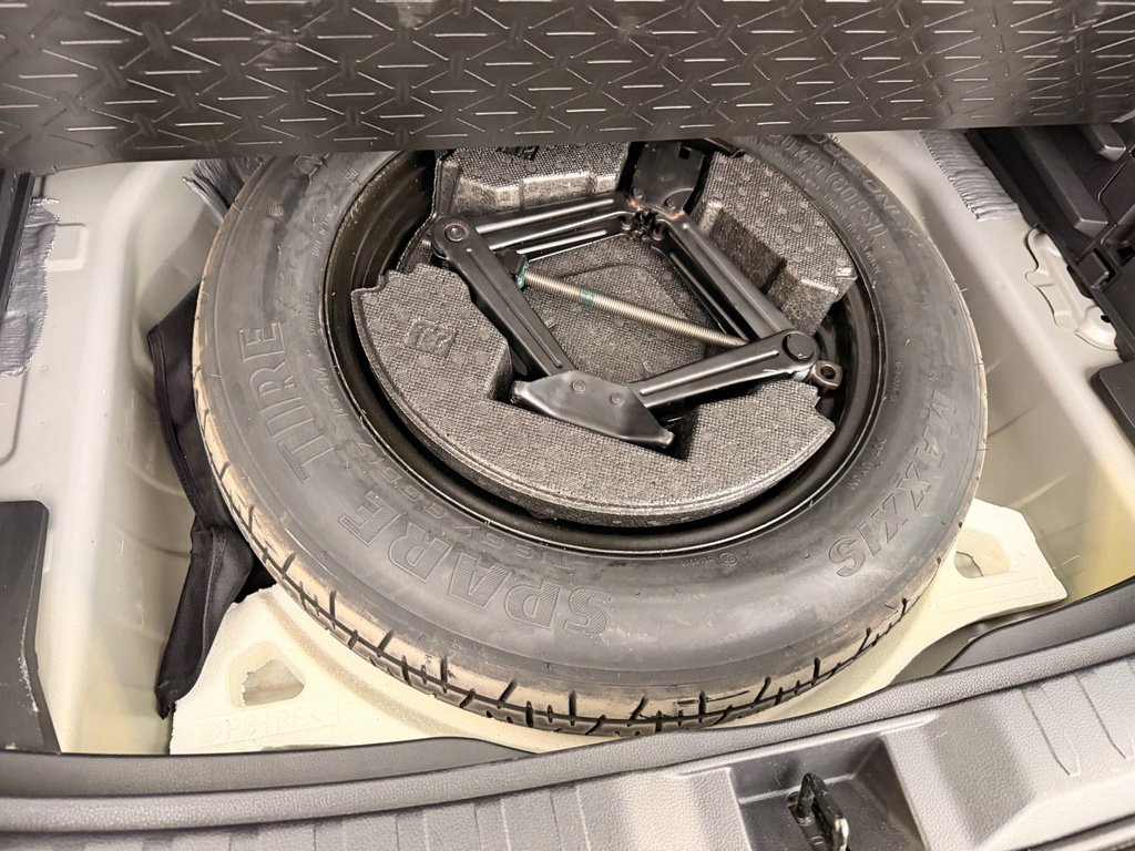 Used 2021 Toyota RAV4 LE image 28