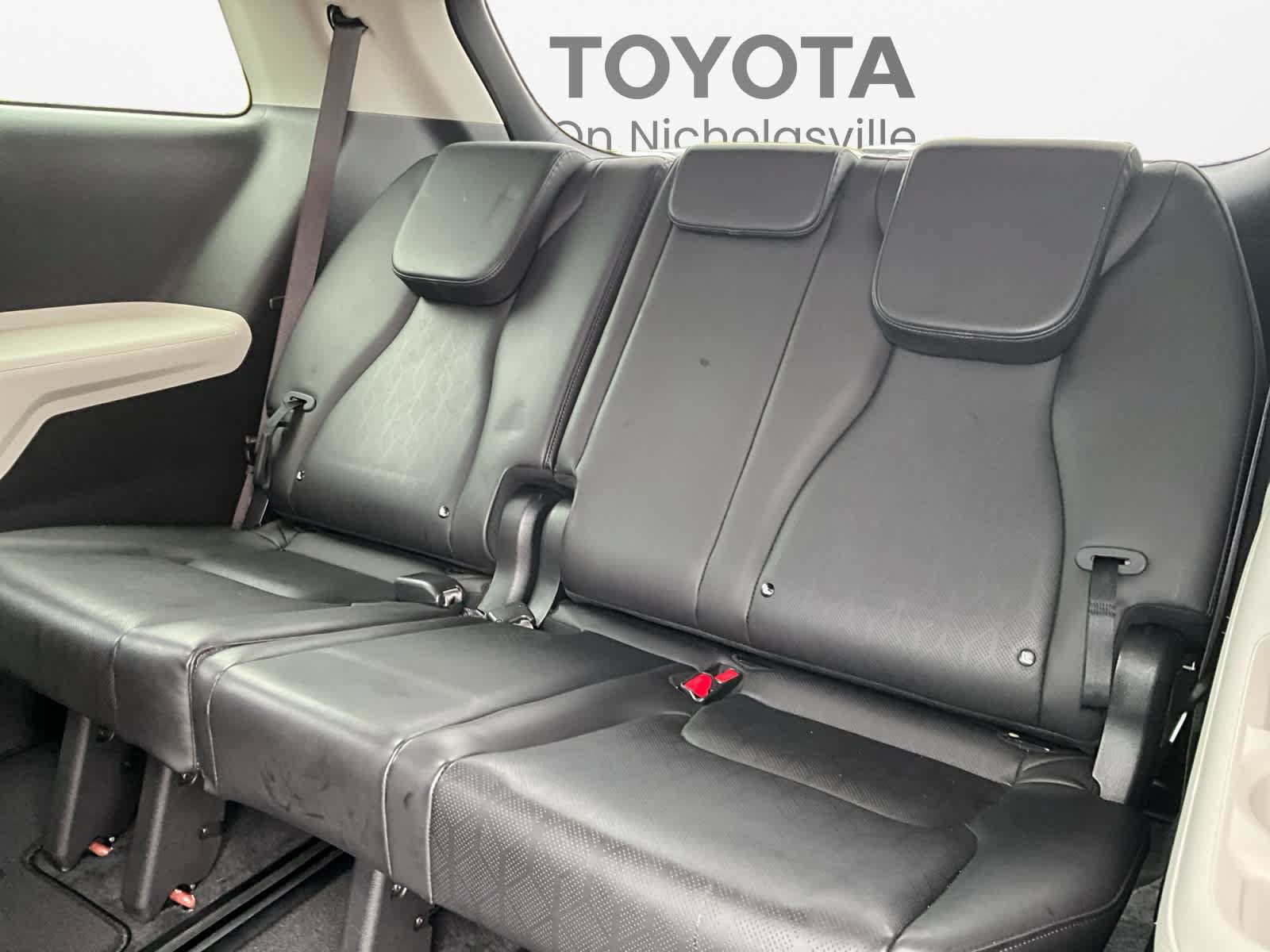 Used 2023 Kia Carnival LX FWD image 23