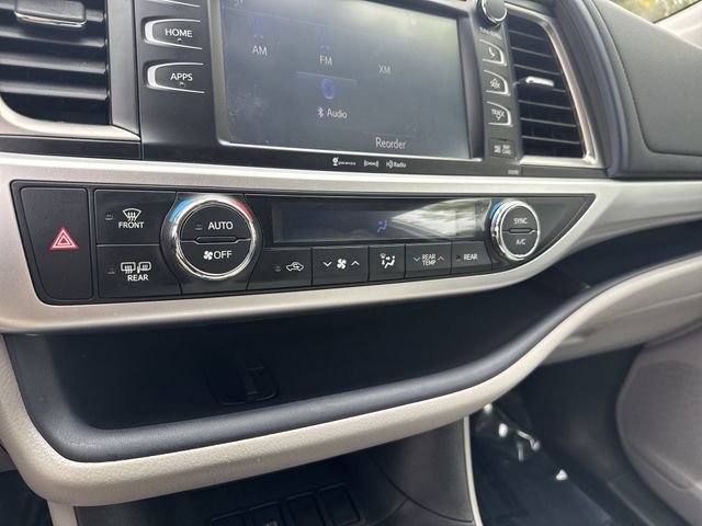 Used 2019 Toyota Highlander XLE FWD image 22