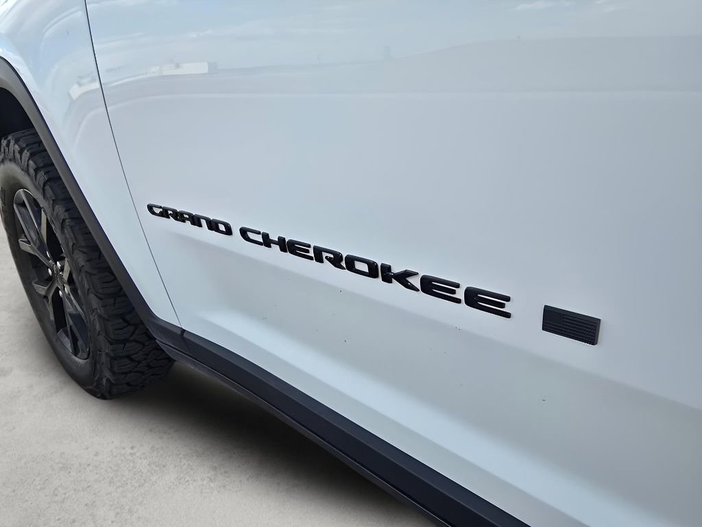 Used 2024 Jeep Grand Cherokee Altitude image 10