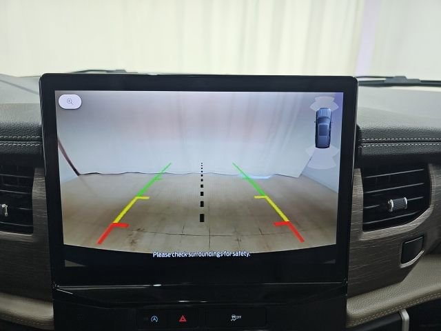 Used 2023 Ford Expedition Limited image 3