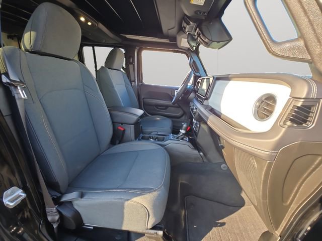 Used 2025 Jeep Wrangler Unlimited Sahara w/ Safety Group image 14