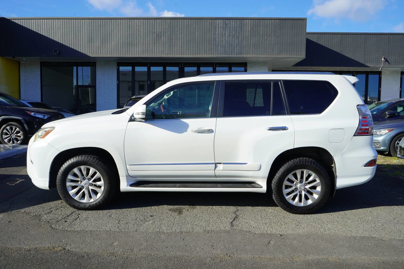 Used 2015 Lexus GX 460 AWD/4WD image 2