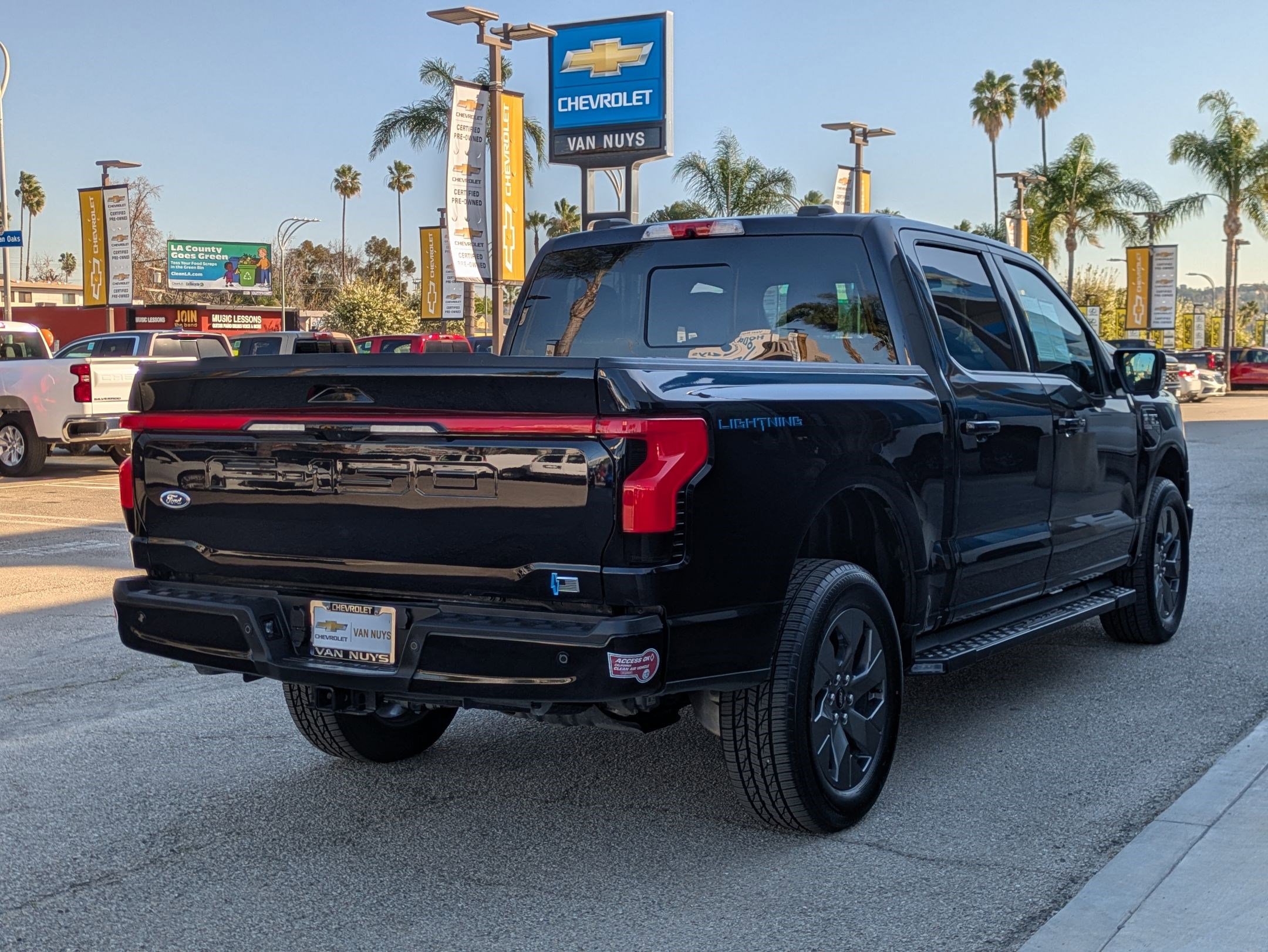 Used 2023 Ford F150 Lightning Lariat image 8