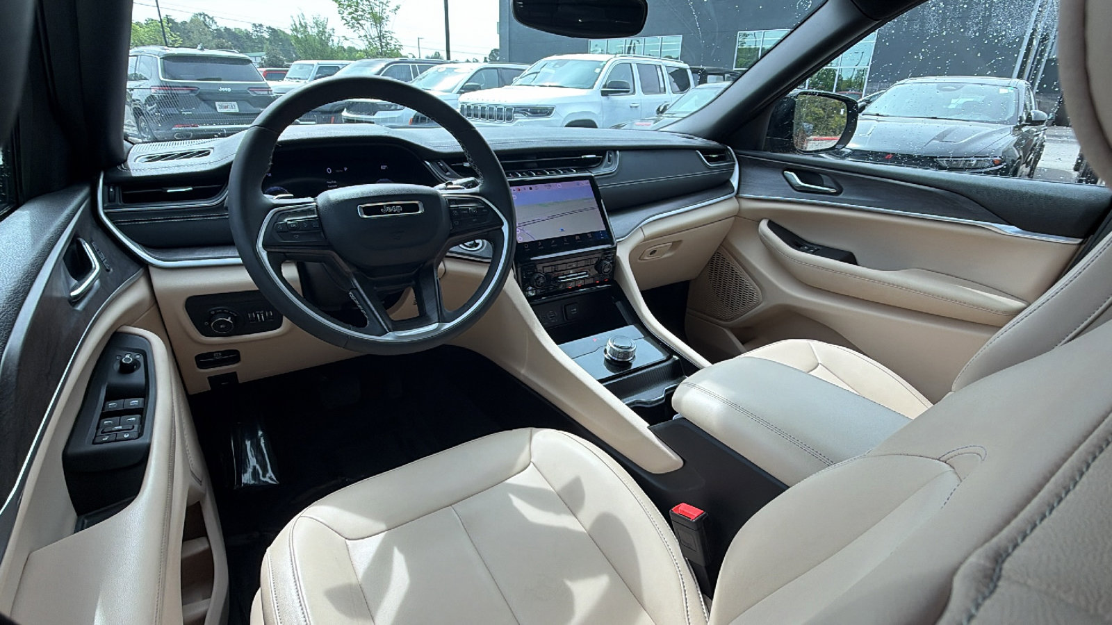 Used 2024 Jeep Grand Cherokee L Limited w/ Black Appearance Package image 26