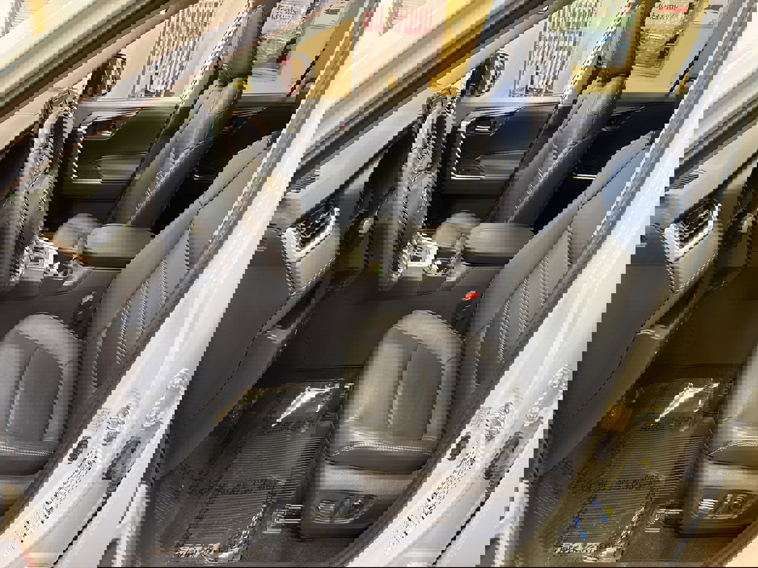 Used 2021 Toyota RAV4 XLE Premium image 7