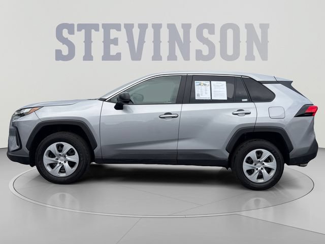 Used 2025 Toyota RAV4 LE AWD/4WD image 2