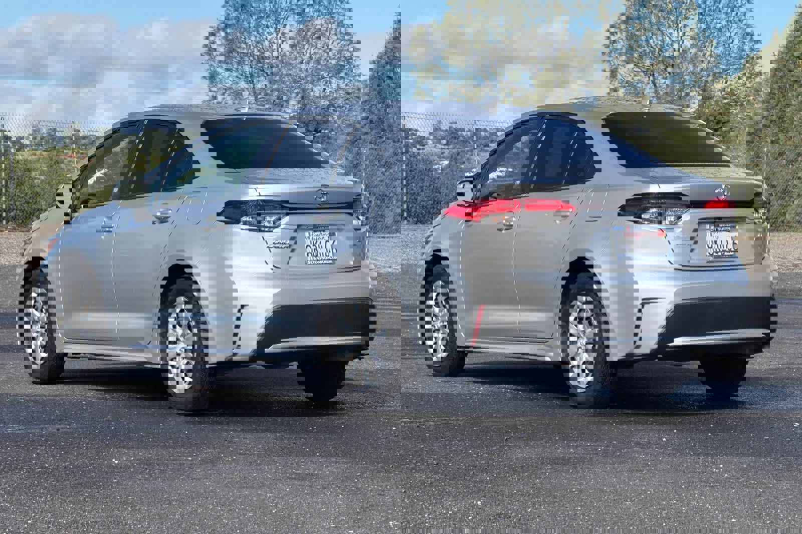 Used 2020 Toyota Corolla LE image 5