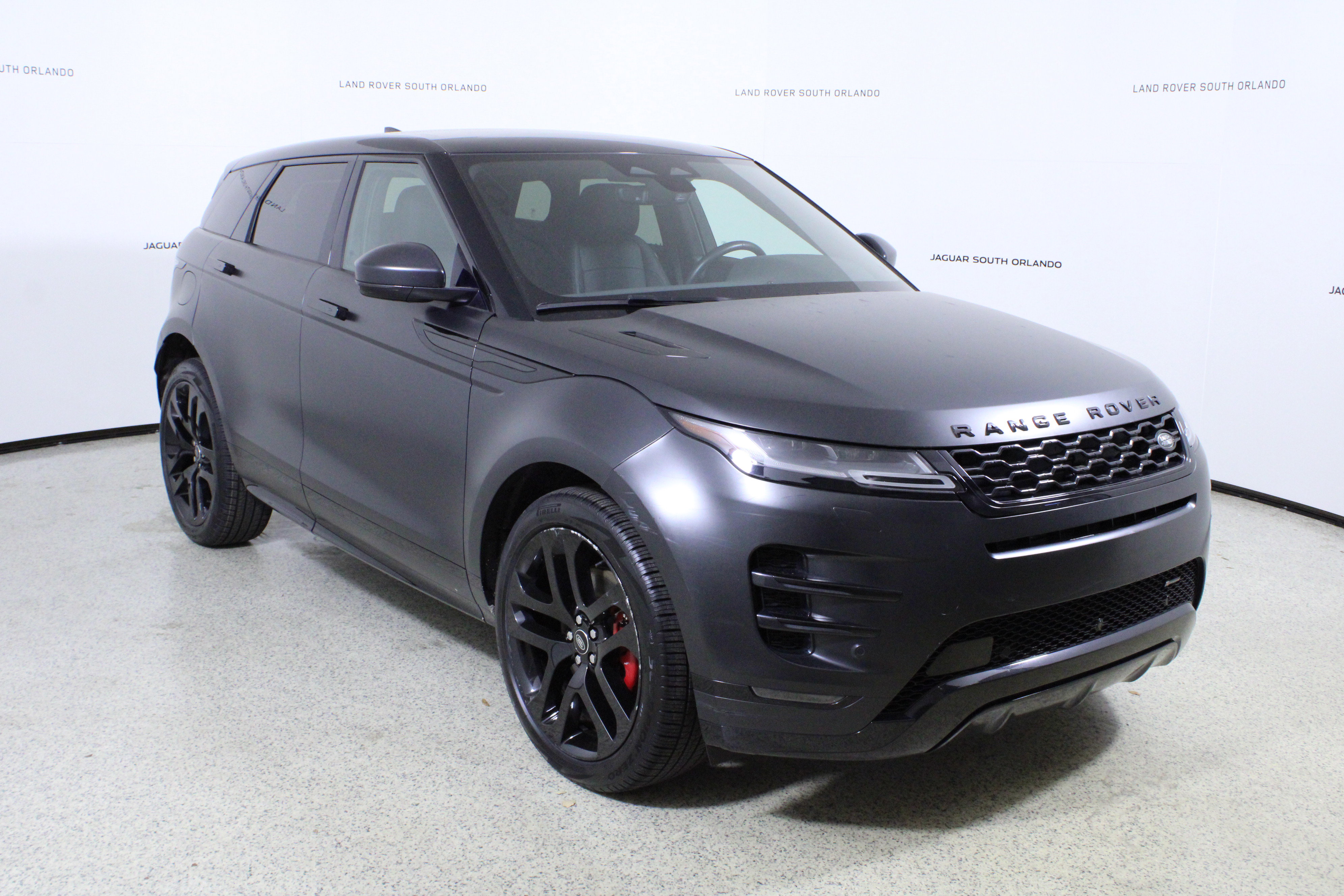 Used 2023 Land Rover Range Rover Evoque R-Dynamic SE image 3