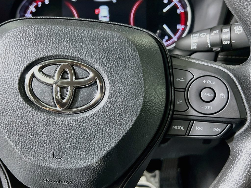Used 2025 Toyota RAV4 XLE FWD image 17