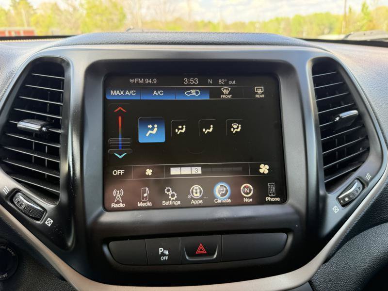 Used 2017 Jeep Cherokee Latitude w/ Safety/Convenience Group FWD image 31