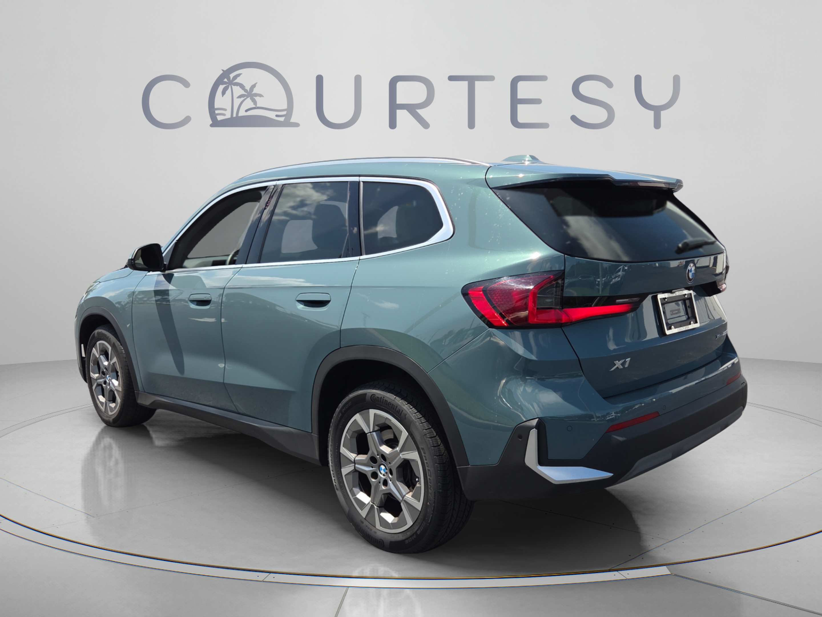 Used 2023 BMW X1 xDrive28i w/ Convenience Package AWD/4WD image 4
