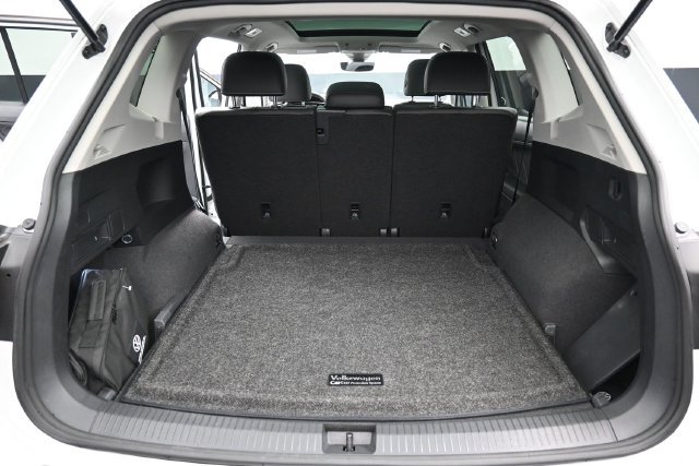 Used 2022 Volkswagen Tiguan SE AWD/4WD image 31