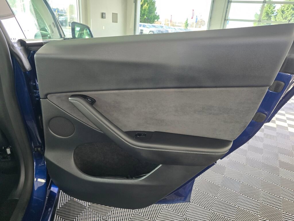Used 2025 Tesla Model Y Long Range image 43