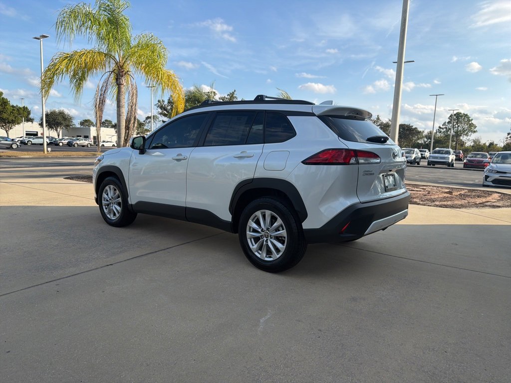 Used 2024 Toyota Corolla Cross LE image 6