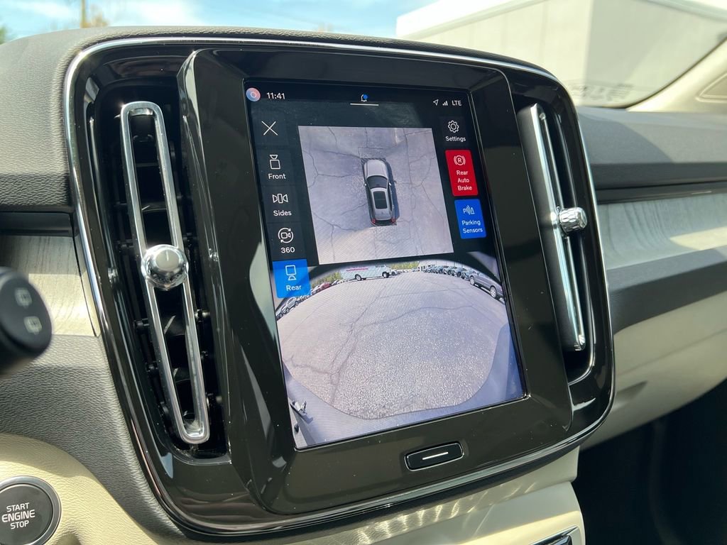 Certified 2025 Volvo XC40 B5 Ultra AWD/4WD image 19