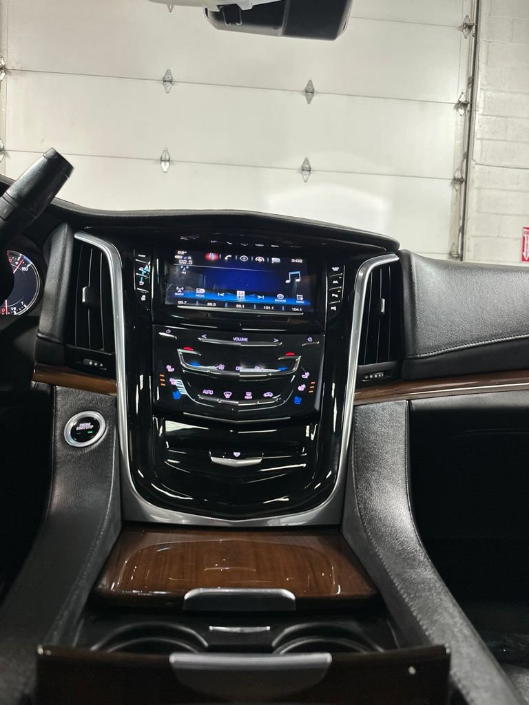 Used 2019 Cadillac Escalade ESV Premium Luxury AWD/4WD image 27