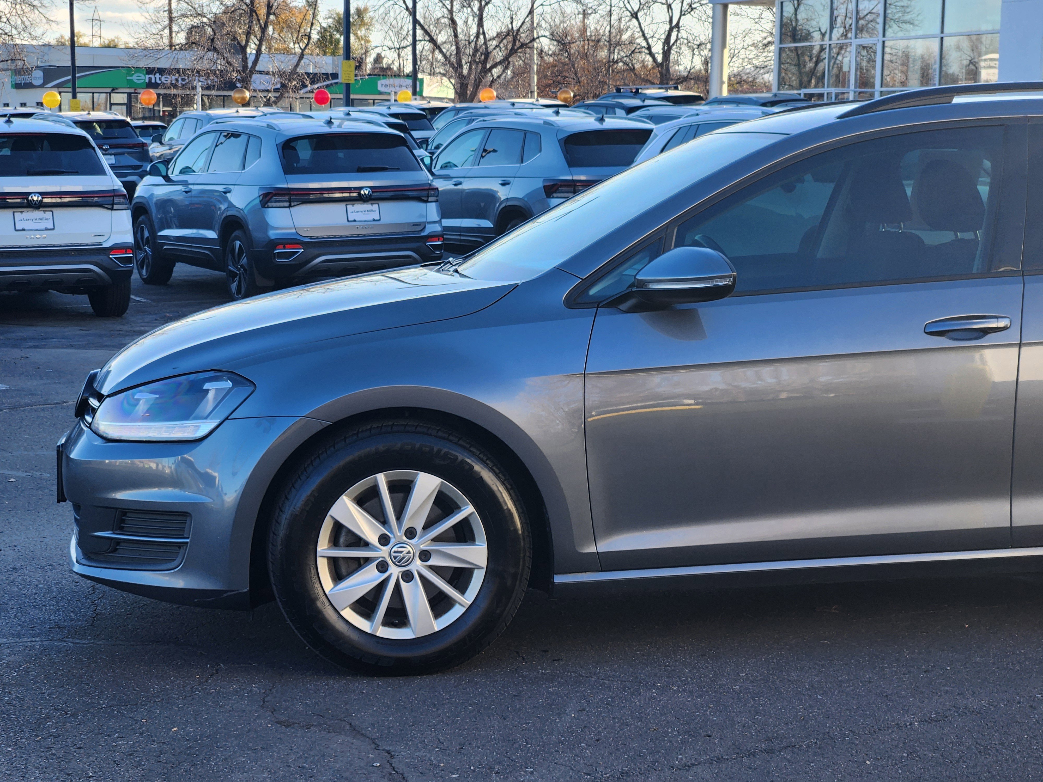 Used 2016 Volkswagen Golf S image 3