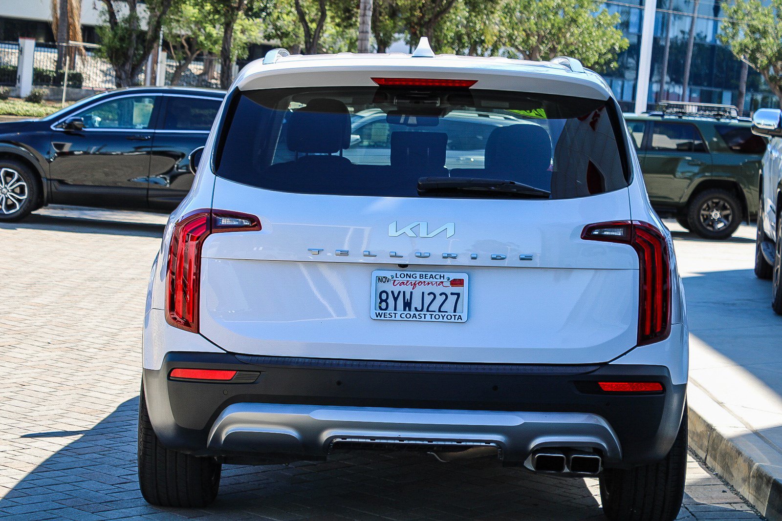 Used 2022 Kia Telluride EX w/ EX Premium Package FWD image 8