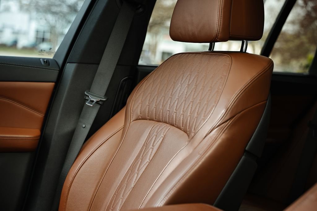 Used 2023 BMW X5 M50i w/ Executive Package image 21