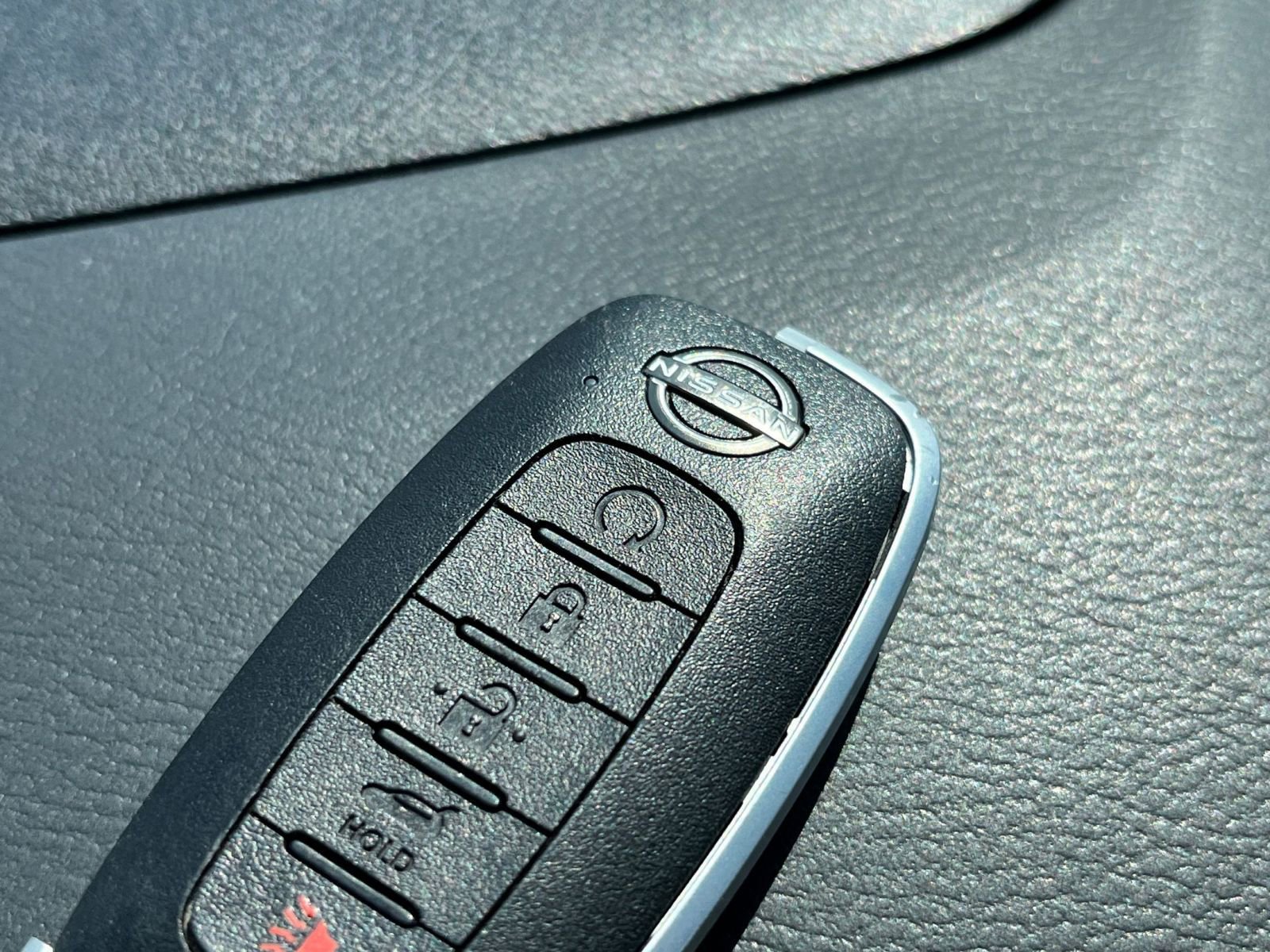 Used 2025 Nissan Rogue SV FWD image 25