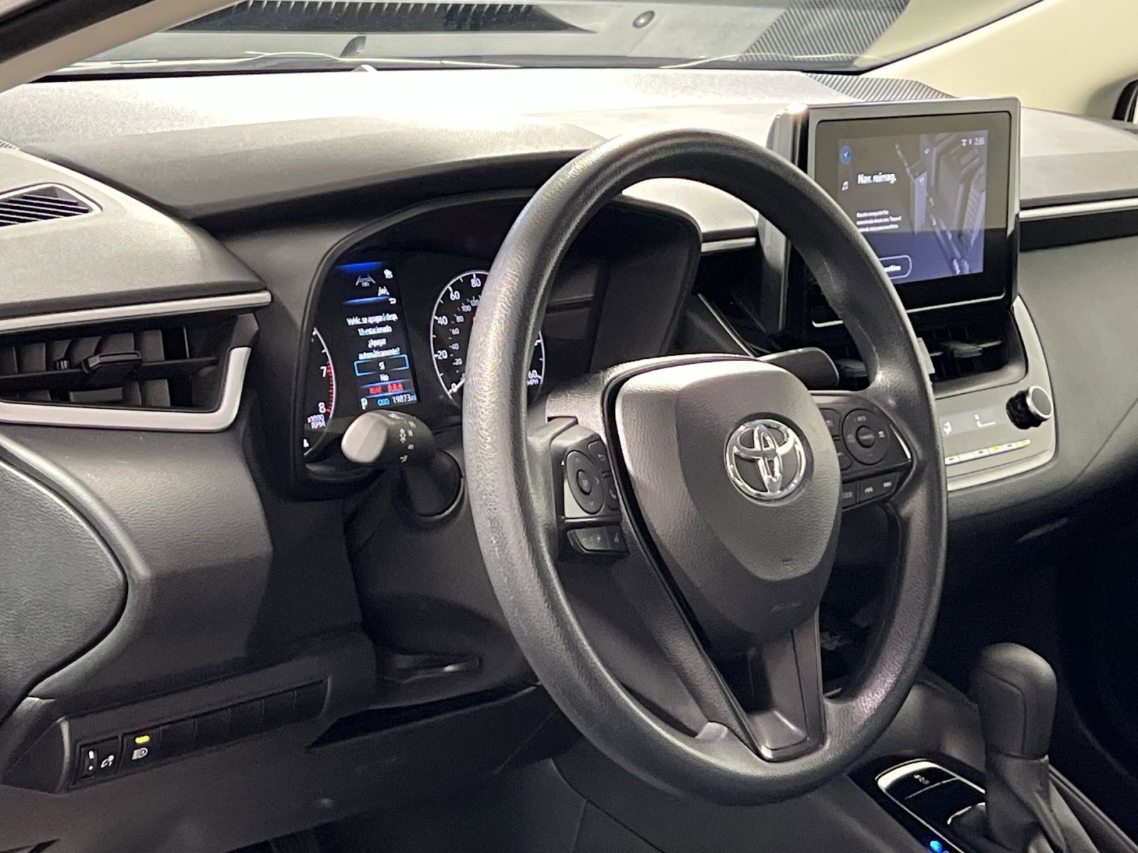 Used 2025 Toyota Corolla LE w/ LE Premium Package FWD image 17
