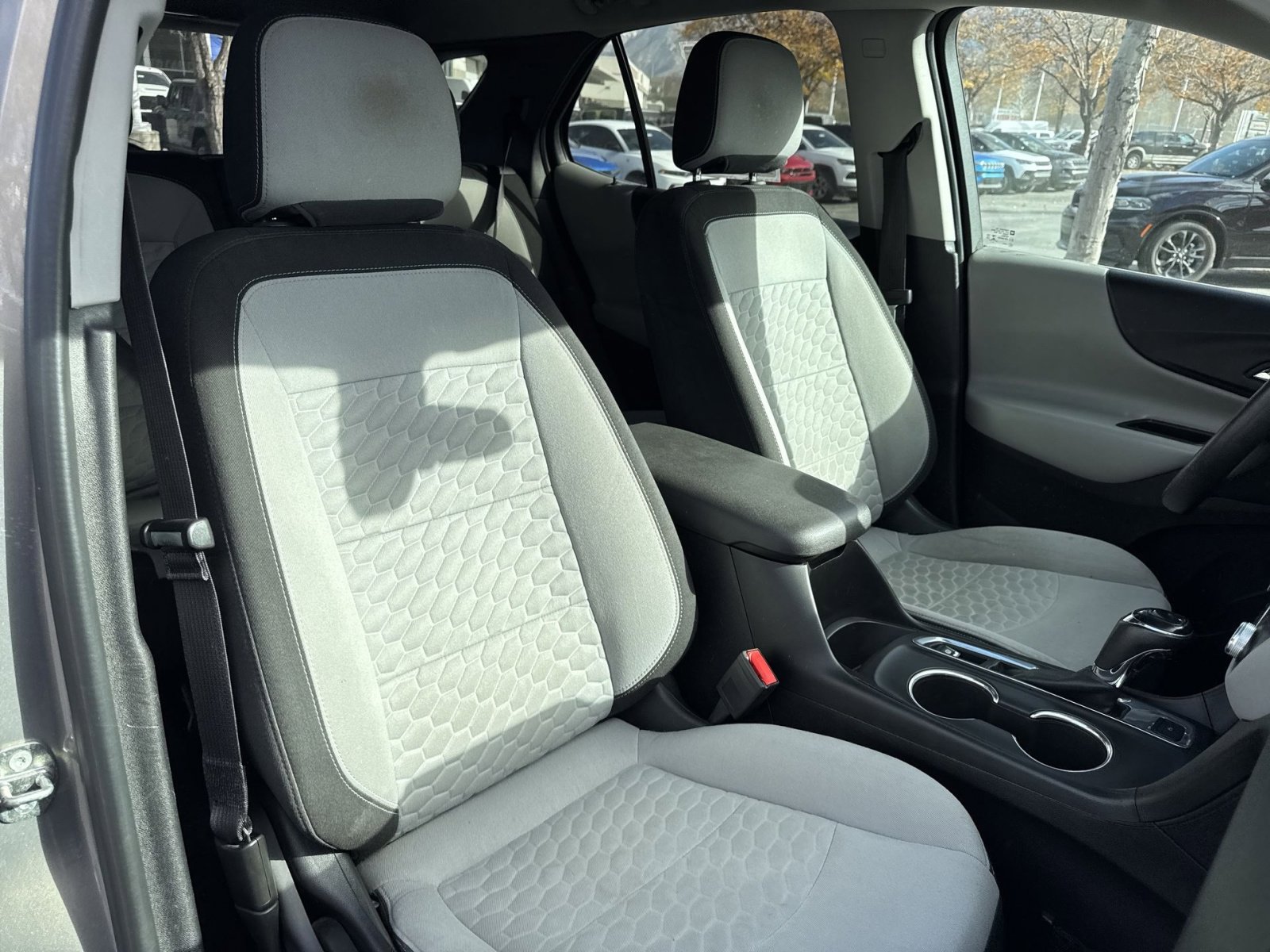 Used 2018 Chevrolet Equinox LT image 32