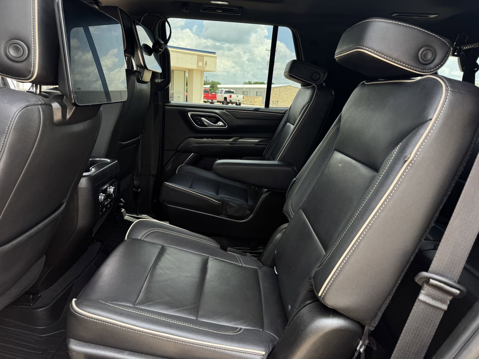Used 2021 GMC Yukon SLT w/ SLT Luxury Plus Package RWD image 29