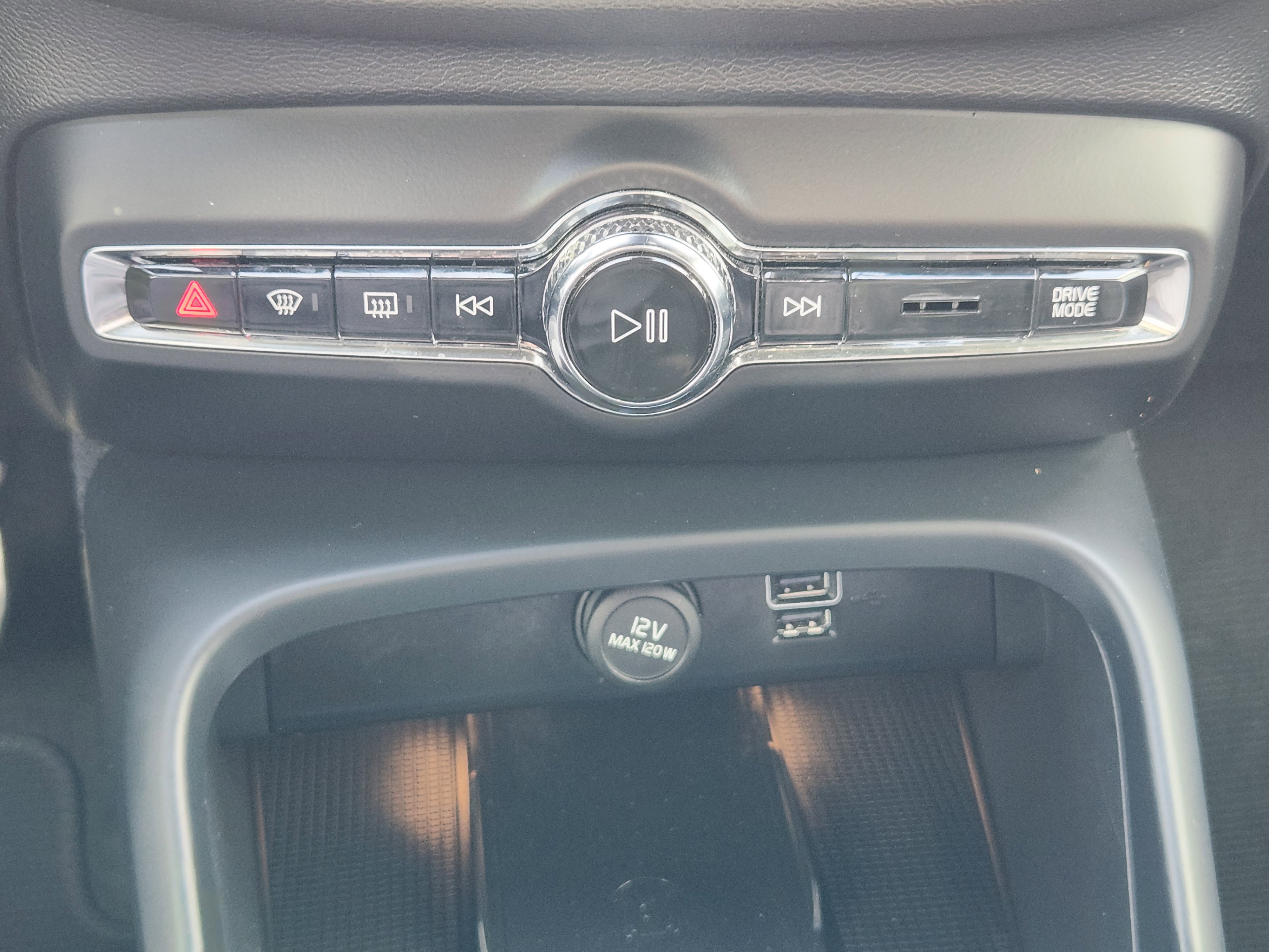 Used 2020 Volvo XC40 T5 R-Design w/ Protection Package Premier image 22