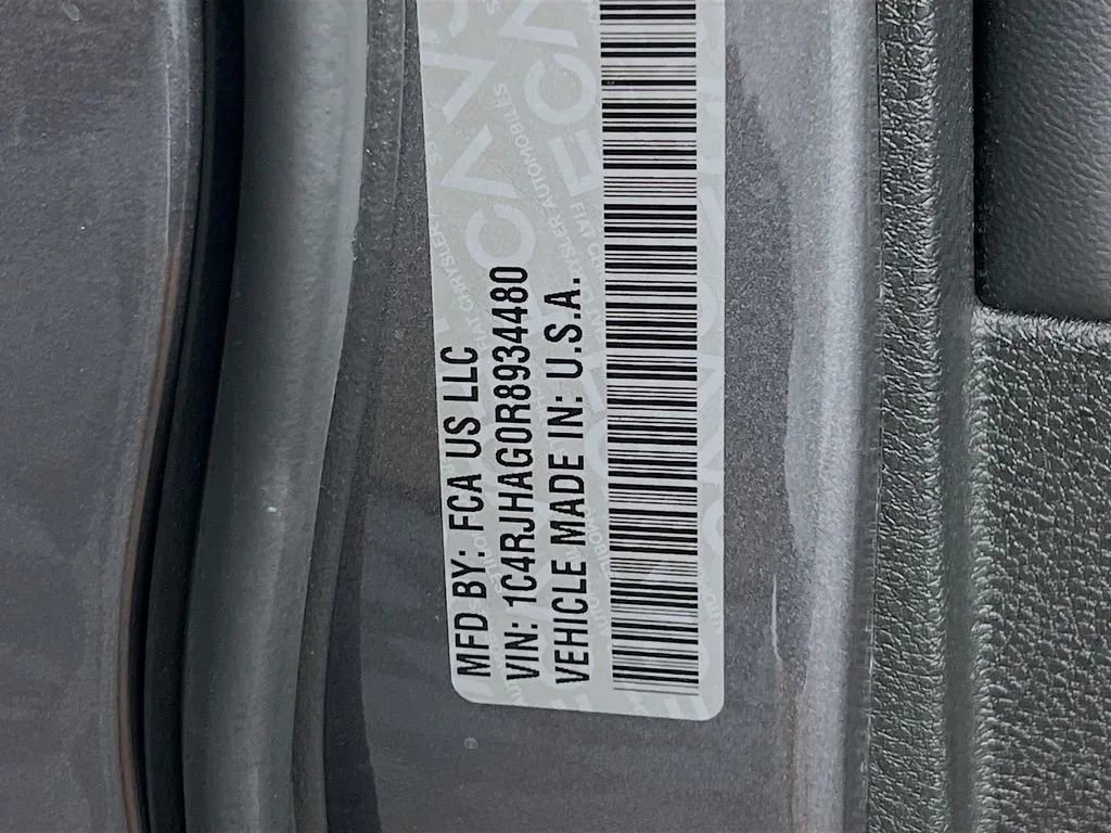 Used 2024 Jeep Grand Cherokee Altitude AWD/4WD image 31