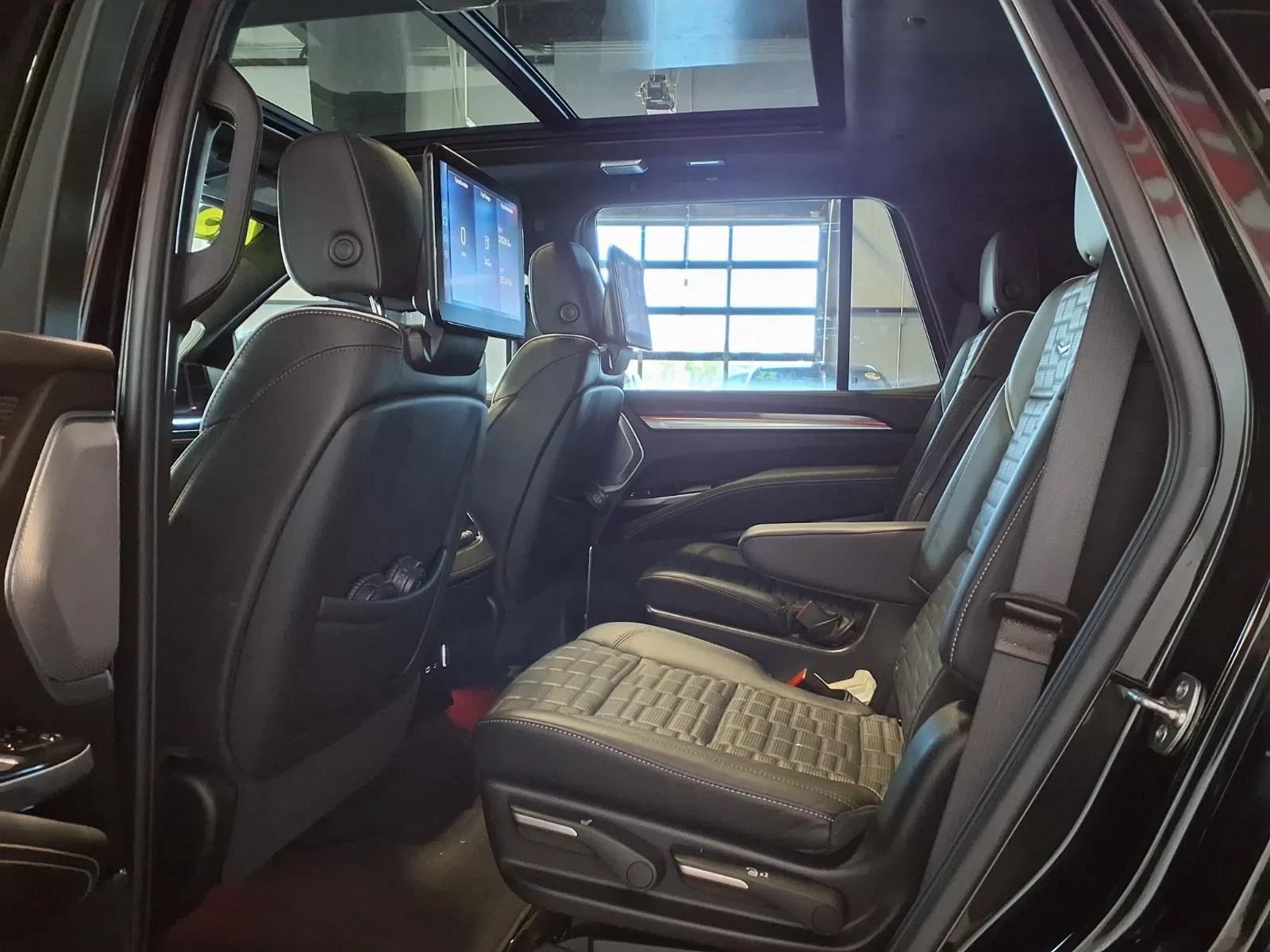Used 2025 Cadillac Escalade V AWD/4WD image 14