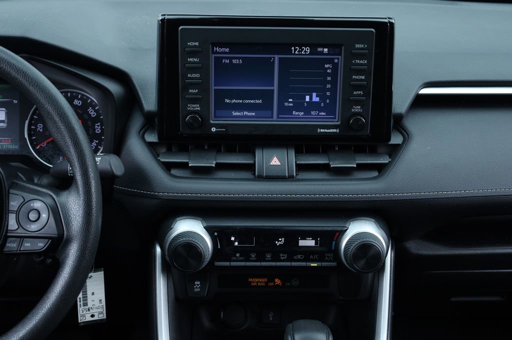 Used 2021 Toyota RAV4 LE image 6