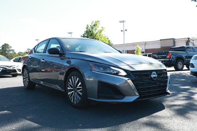 Used 2024 Nissan Altima 2.5 SV FWD image 3