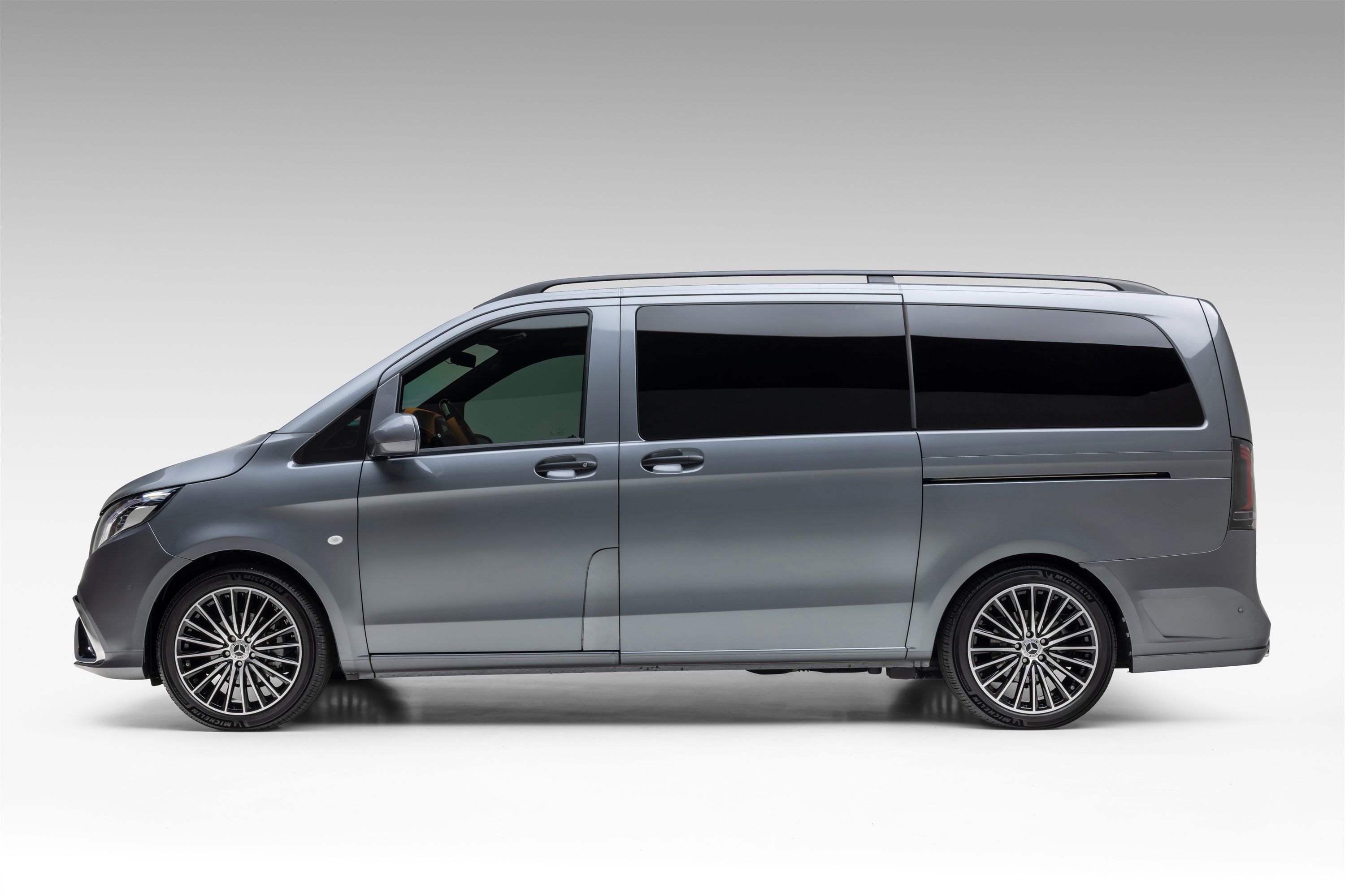 Used 2022 Mercedes-Benz Metris Passenger image 5