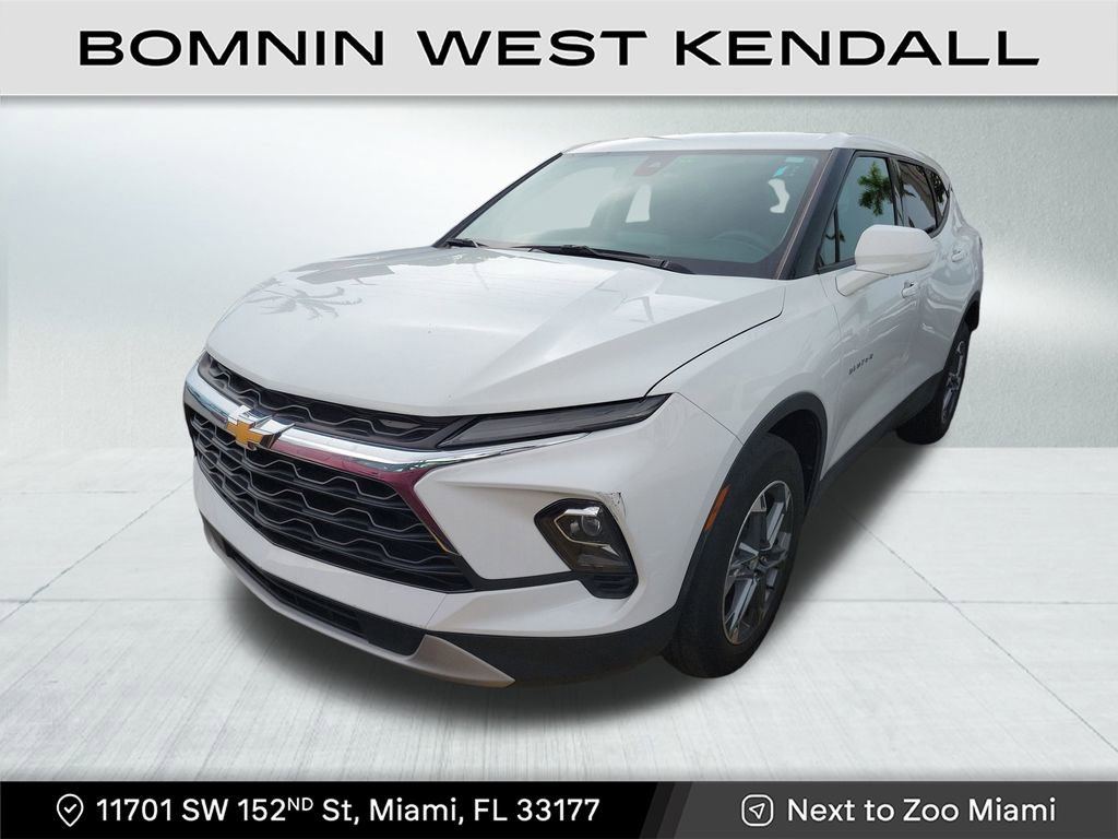 Used 2023 Chevrolet Blazer LT image 2