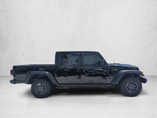 Used 2025 Jeep Gladiator Sport AWD/4WD image 4