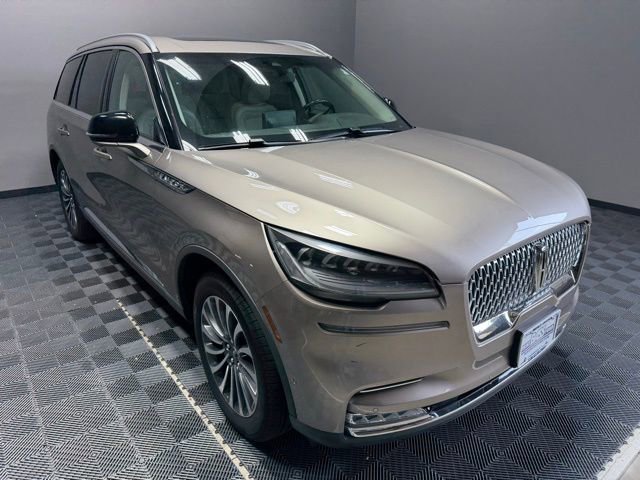 Used 2020 Lincoln Aviator Reserve w/ Equipment Group 201A image 2