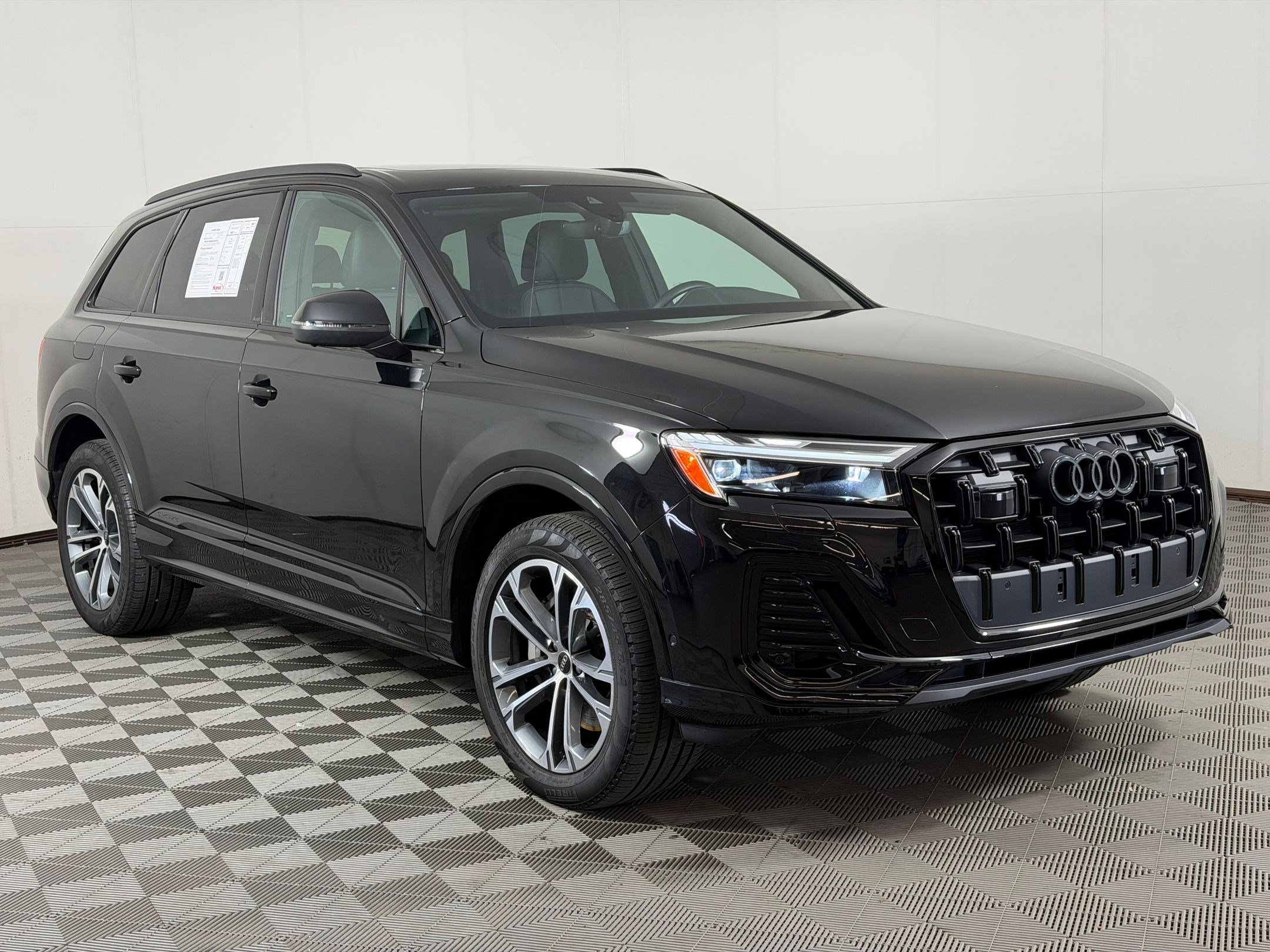 Used 2025 Audi Q7 2.0T Premium w/ Convenience Plus Package AWD/4WD image 7