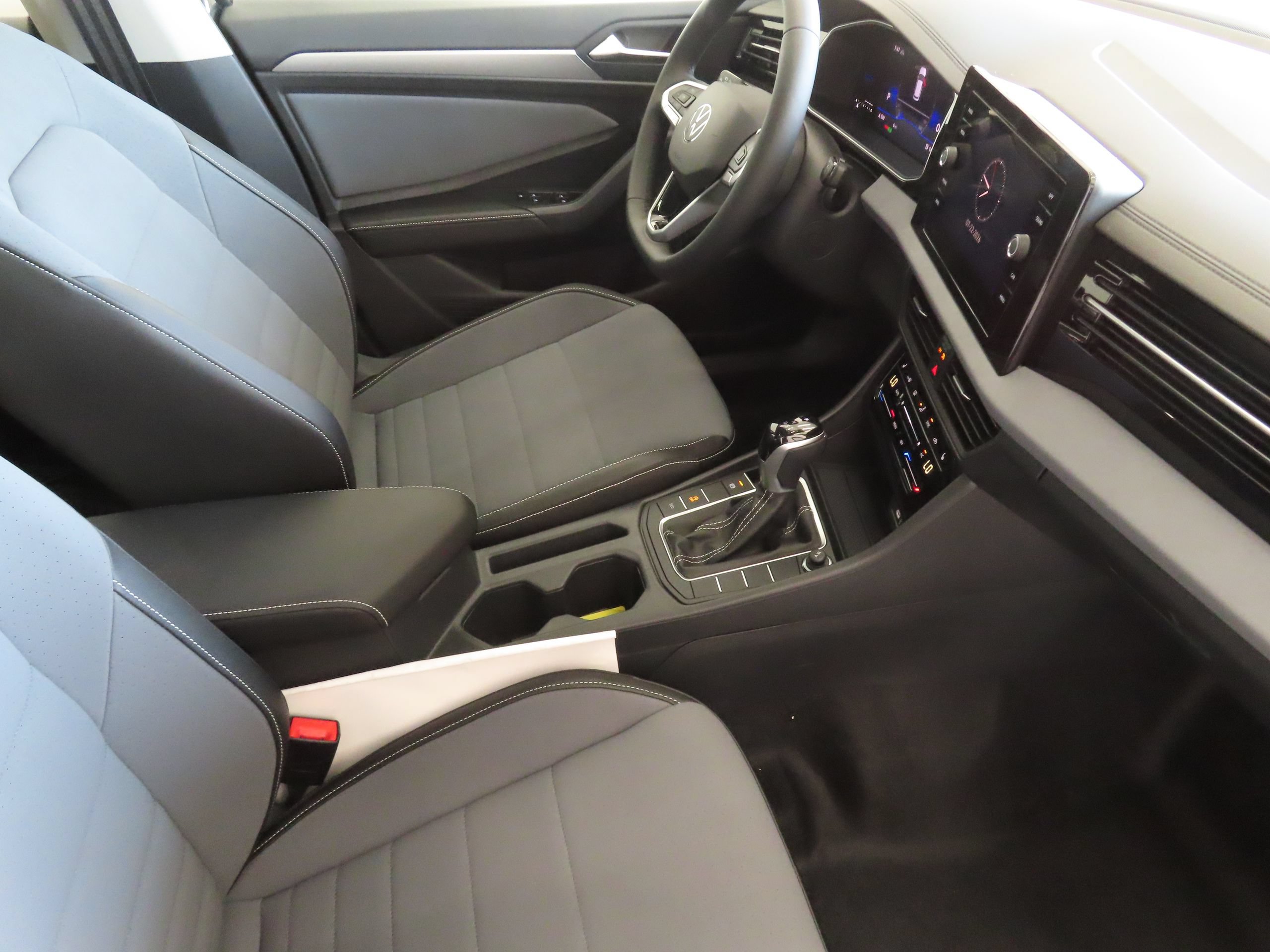 New 2026 Volkswagen Jetta SE FWD image 25